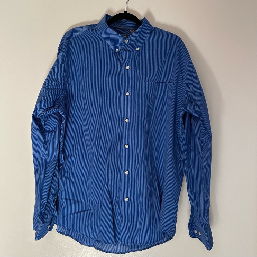 Van Heusen Men’s Blue & White Striped Long Sleeve Classic Fit Button Up XL